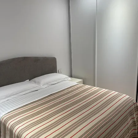 Glorys Apartaments Sarande *